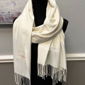 White Soft warm scarf made of a mixture of acrylic and cashmere condition new …